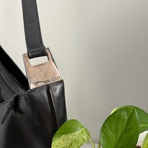 Gucci Sleek Black Leather Shoulder Bag Vintage